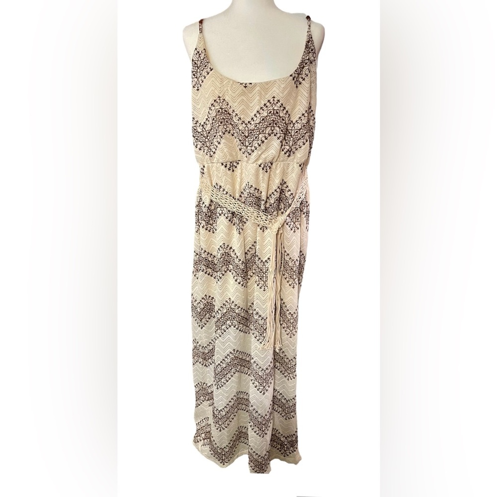 NEW• Crochet Maxi Dress